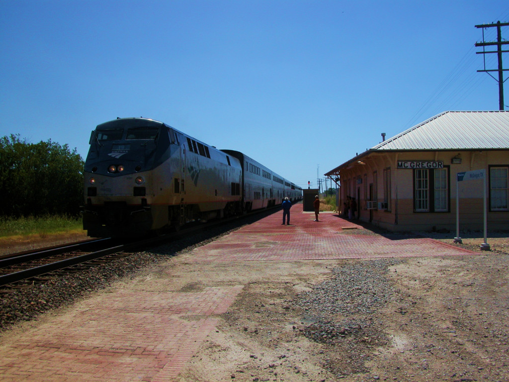 AMTK 19  2Sep2012  NB Train 22 (Texas Eagle) into the station 